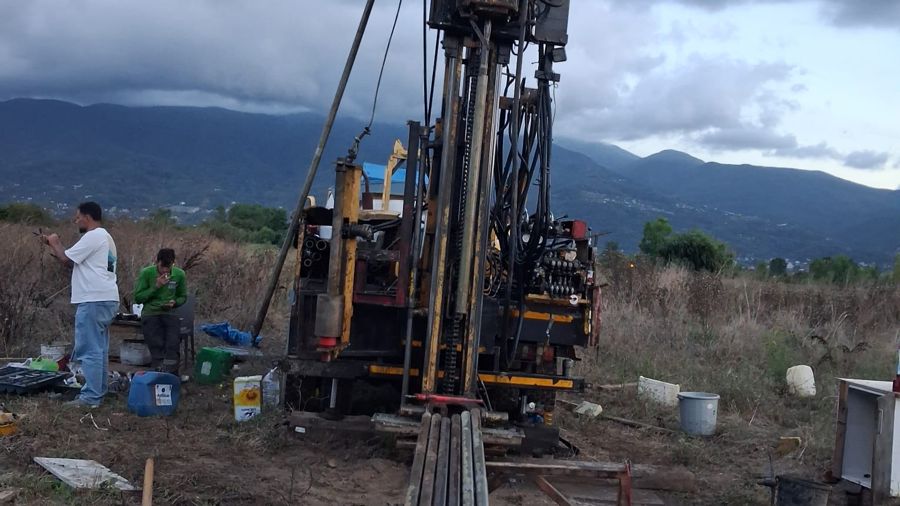 Drilling rig set-up and rod preparation on site